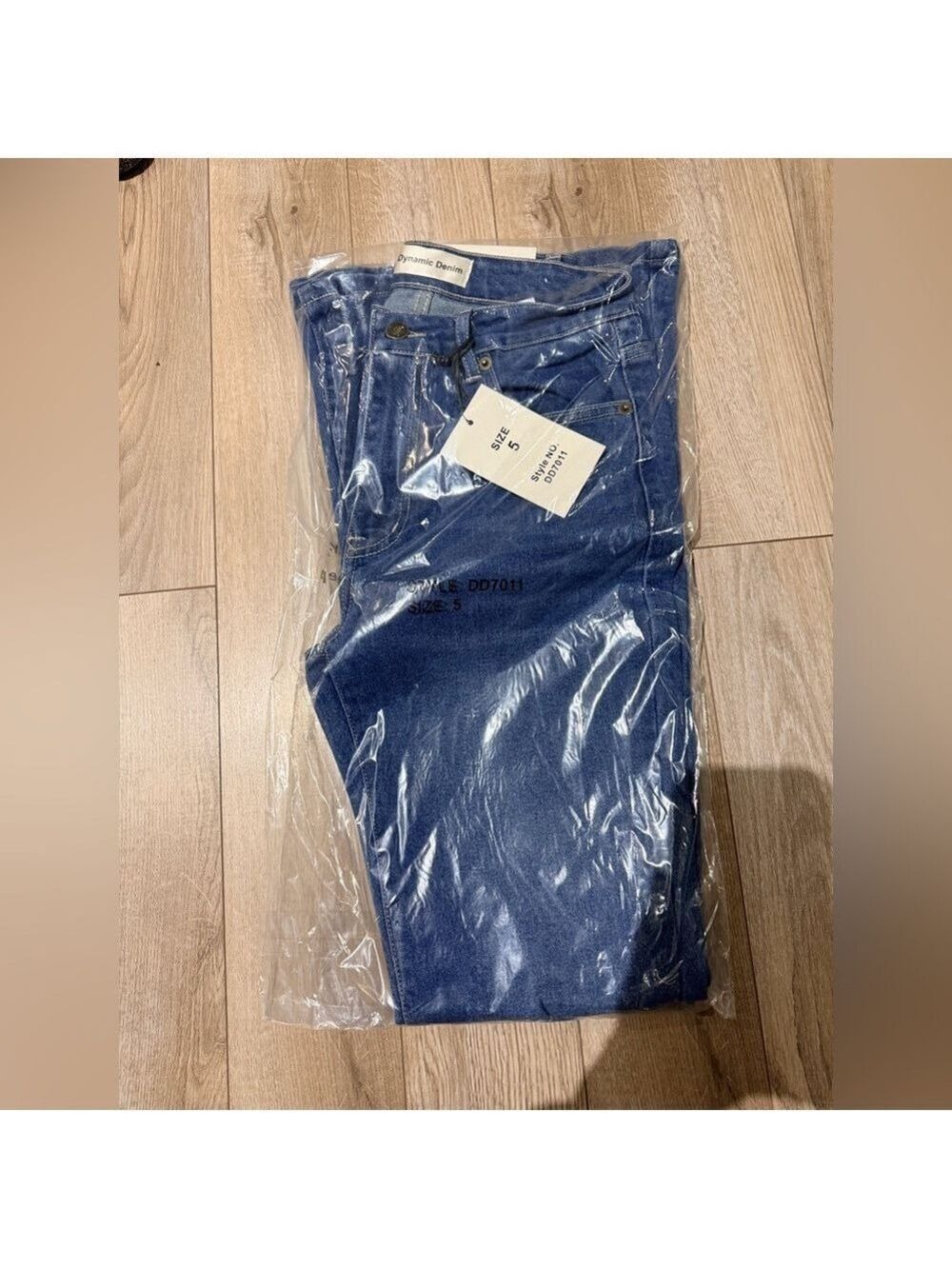 Vervet Dynamic Denim Flare Jeans Distressed NWT - Picture 5 of 5